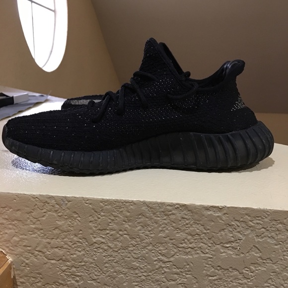Adidas Yeezy Boost 350 V2 Core Black/White (Oreo) - Picture 8 of 8